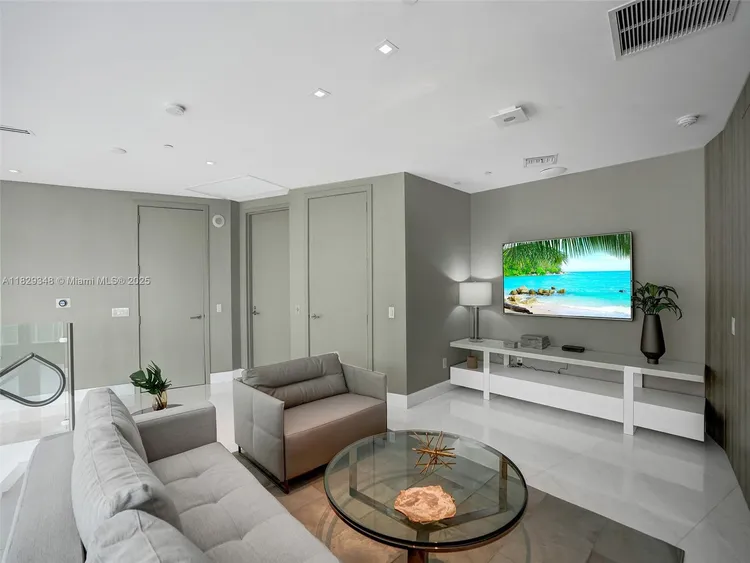 Porsche Design Tower #4403 image #32