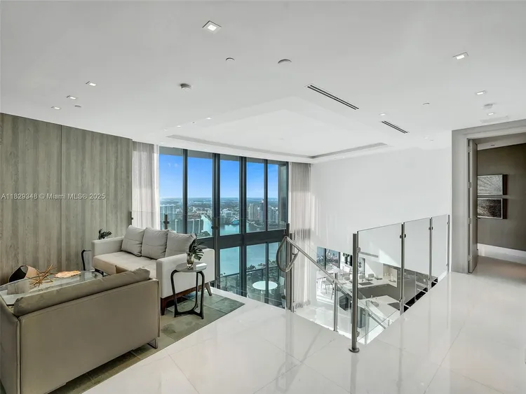 Porsche Design Tower #4403 image #36