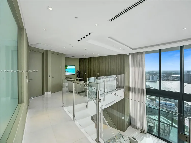 Porsche Design Tower #4403 image #37