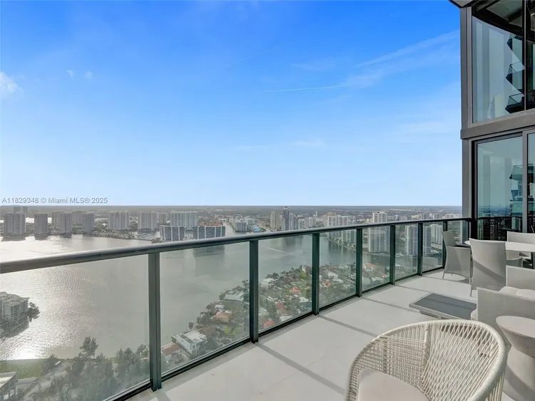 Porsche Design Tower #4403 image #41