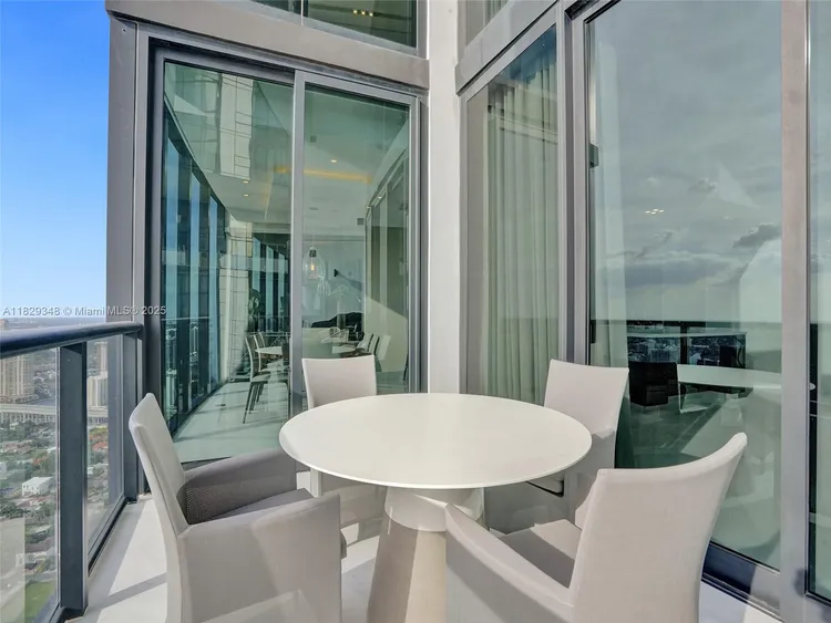 Porsche Design Tower #4403 image #42