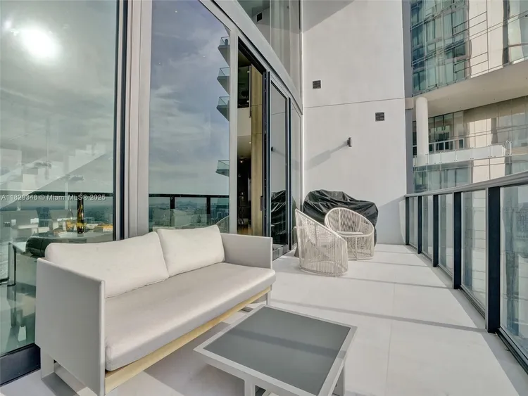 Porsche Design Tower #4403 image #46