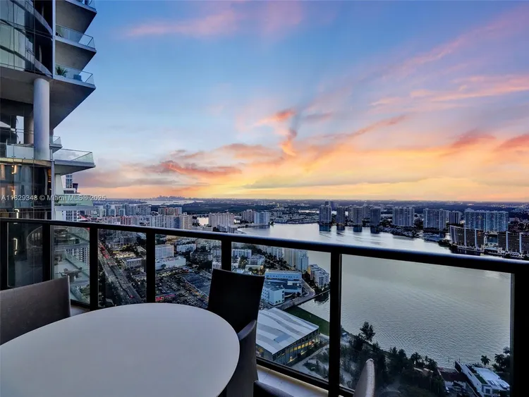 Porsche Design Tower #4403 image #48