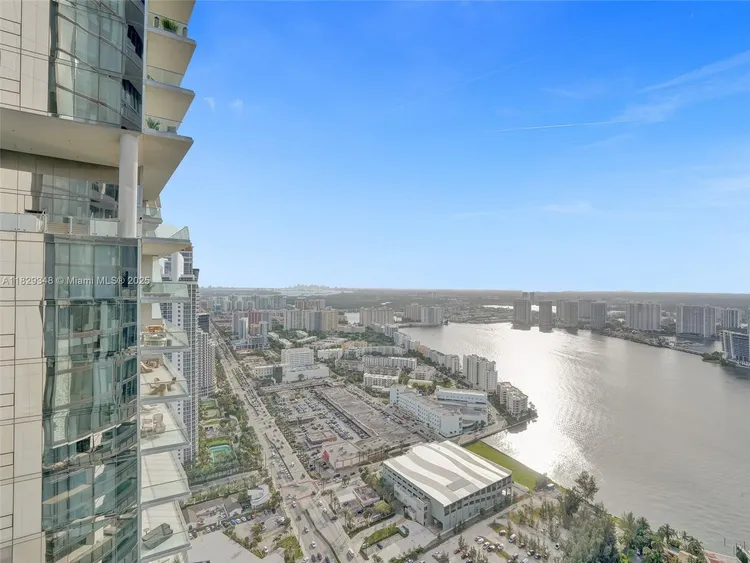 Porsche Design Tower #4403 image #49