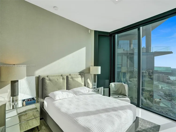 Porsche Design Tower #4403 image #50