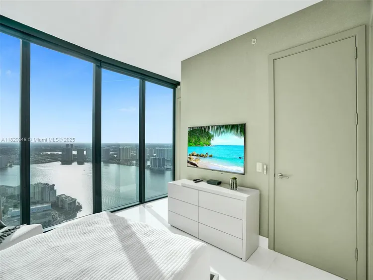 Porsche Design Tower #4403 image #51