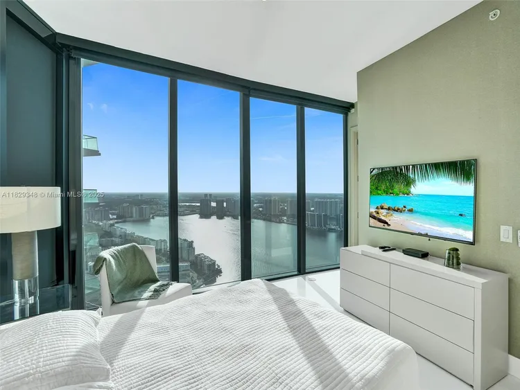 Porsche Design Tower #4403 image #52