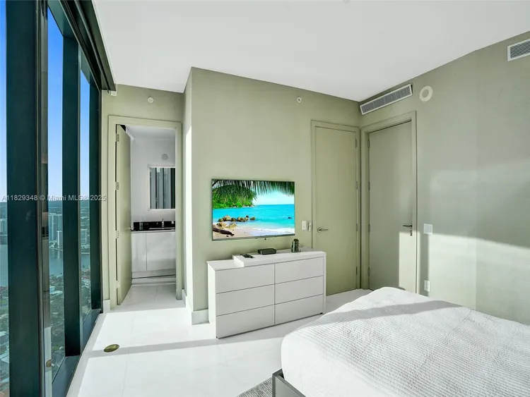 Porsche Design Tower #4403 image #53