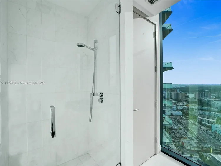 Porsche Design Tower #4403 image #57