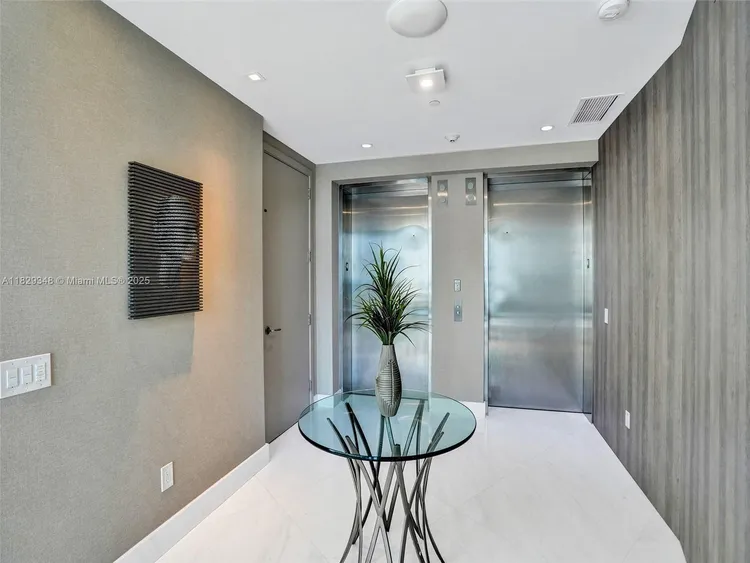 Porsche Design Tower #4403 image #58