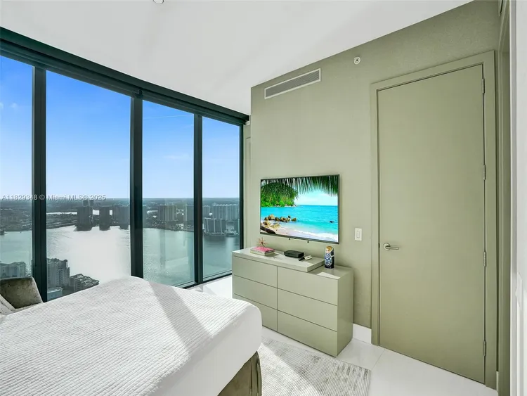 Porsche Design Tower #4403 image #63