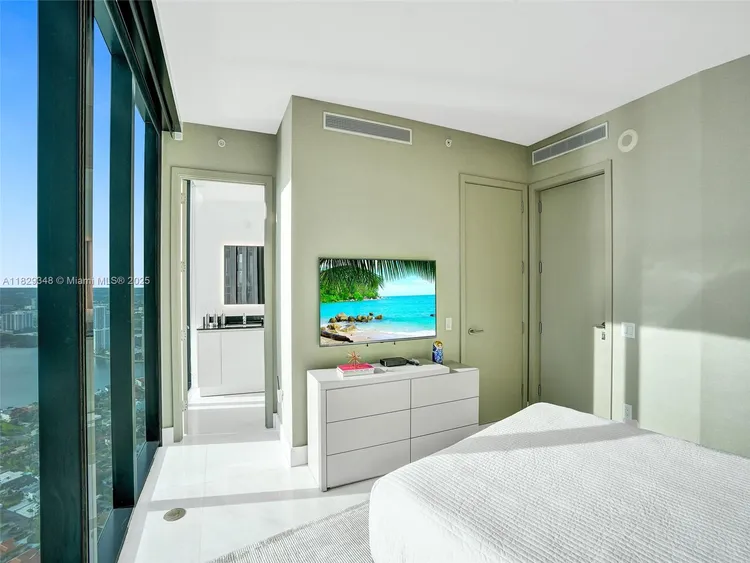 Porsche Design Tower #4403 image #64