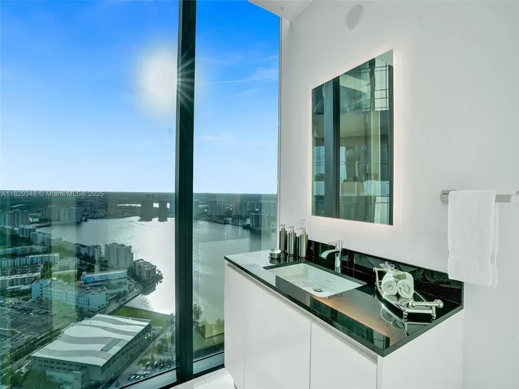 Porsche Design Tower #4403 image #68