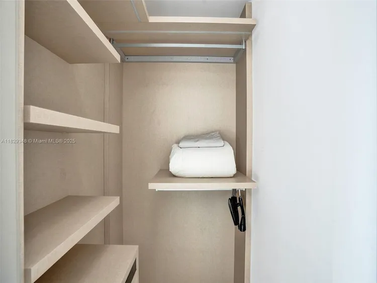 Porsche Design Tower #4403 image #70