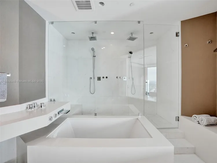 Porsche Design Tower #4403 image #74