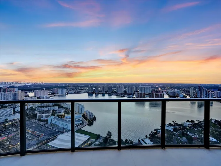 Porsche Design Tower #4403 image #75