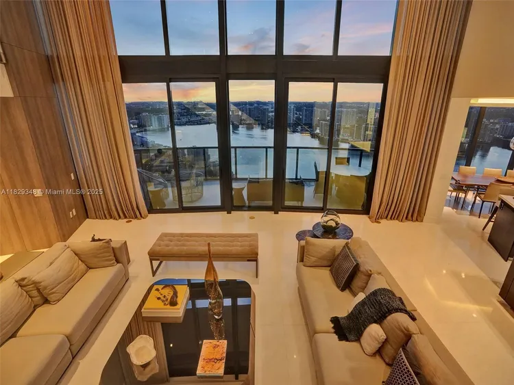 Porsche Design Tower #4403 image #76