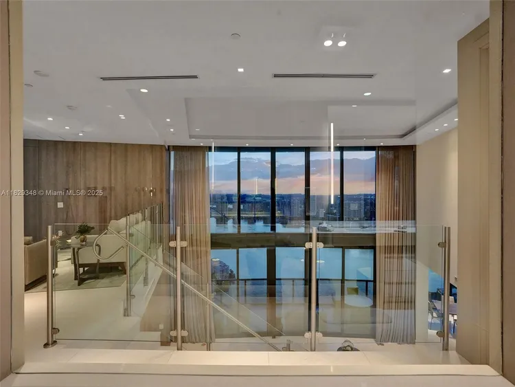 Porsche Design Tower #4403 image #79