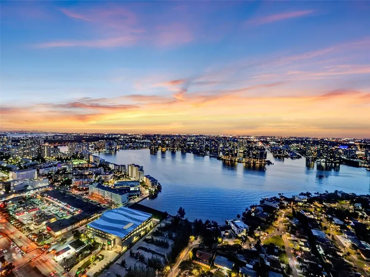 Porsche Design Tower #4403 image #7