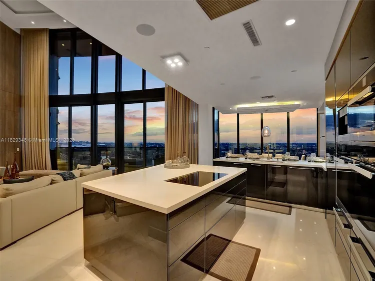 Porsche Design Tower #4403 image #82