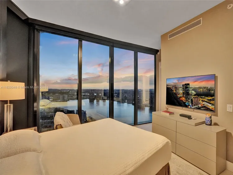 Porsche Design Tower #4403 image #85