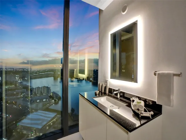 Porsche Design Tower #4403 image #86