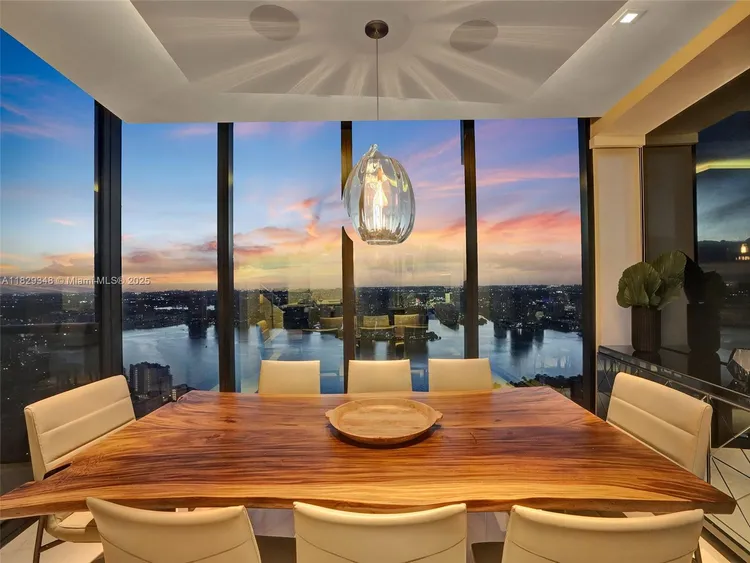 Porsche Design Tower #4403 image #87