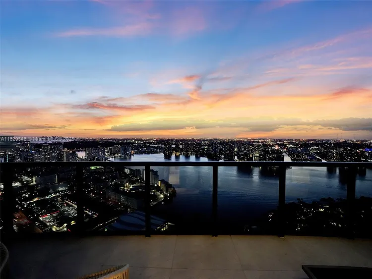 Porsche Design Tower #4403 image #91