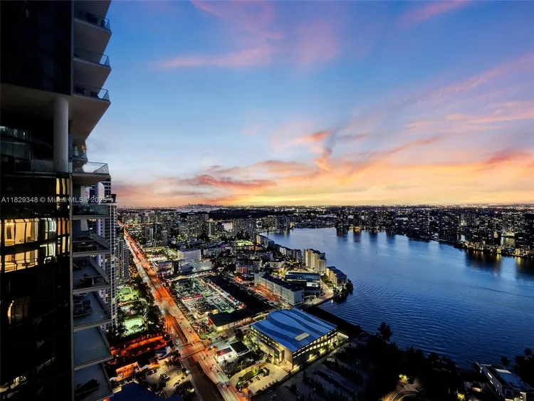 Porsche Design Tower #4403 image #94