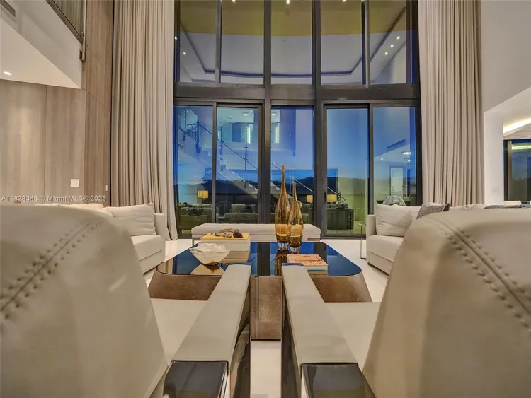 Porsche Design Tower #4403 image #96