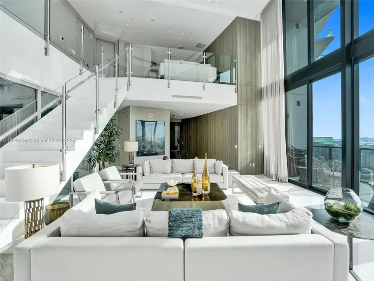 Porsche Design Tower #4403 image #9