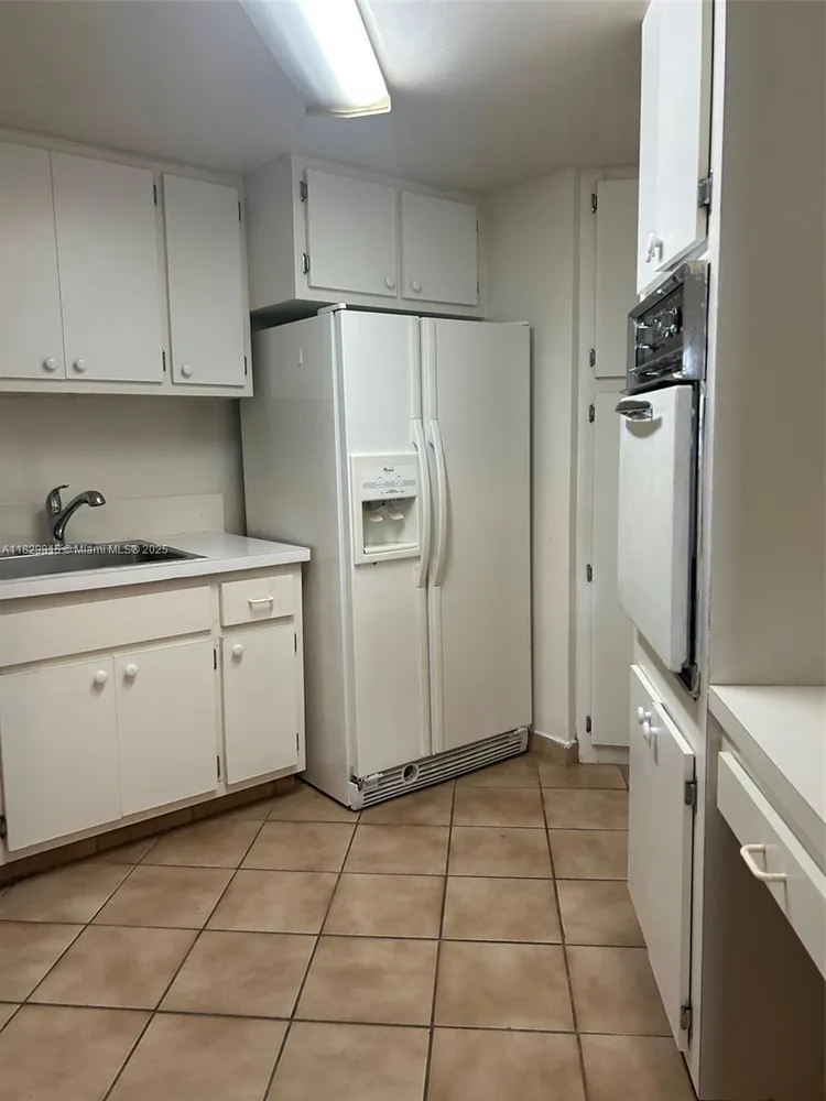 Four Ambassadors #1167 image #10