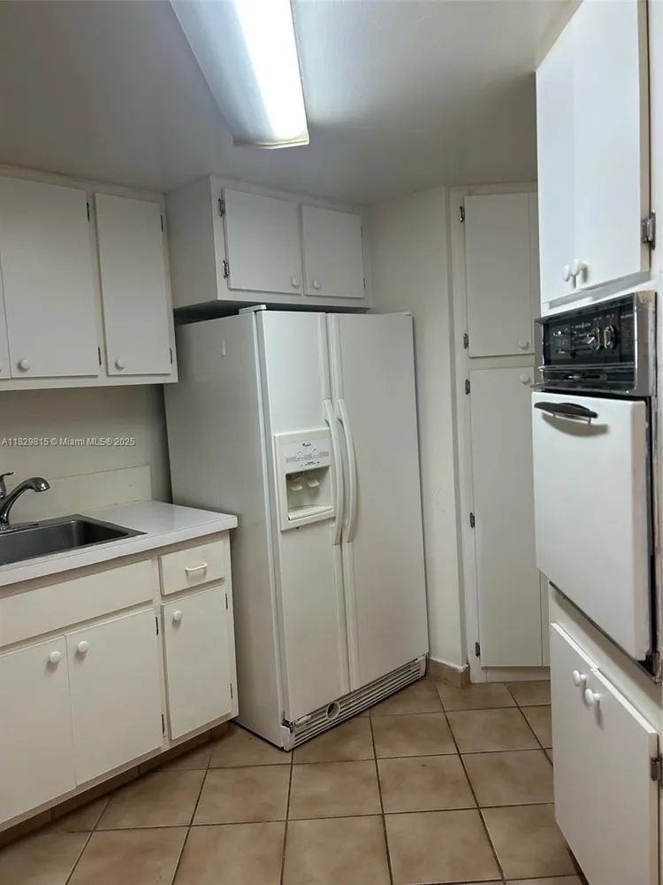 Four Ambassadors #1167 image #7