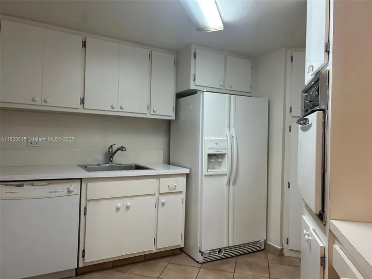 Four Ambassadors #1167 image #8