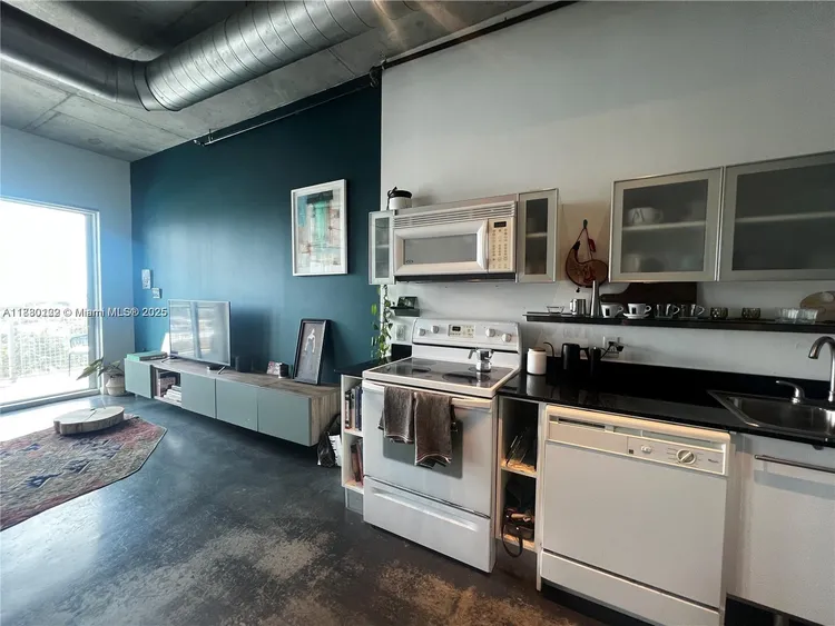 Neo Lofts #812 image #21