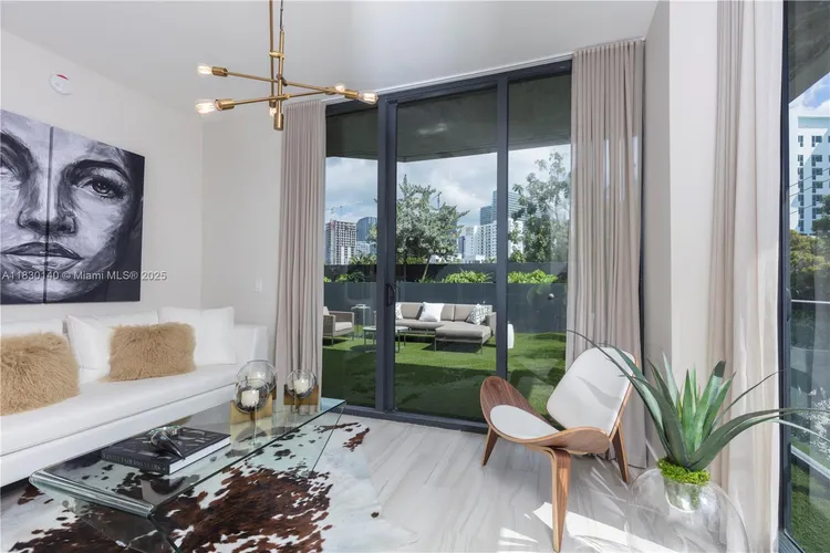 Cassa Brickell #307 image #17