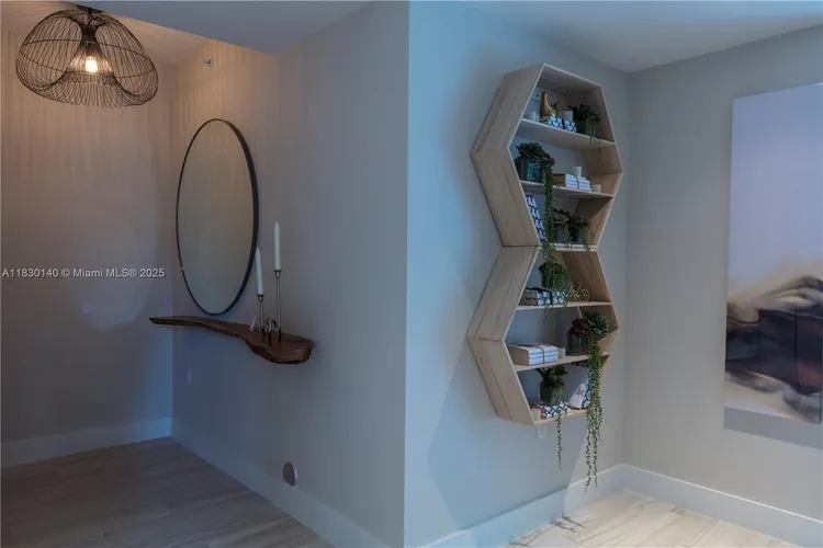 Cassa Brickell #307 image #20