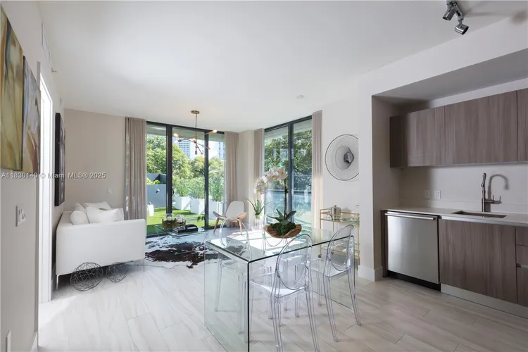 Cassa Brickell #307 image #9