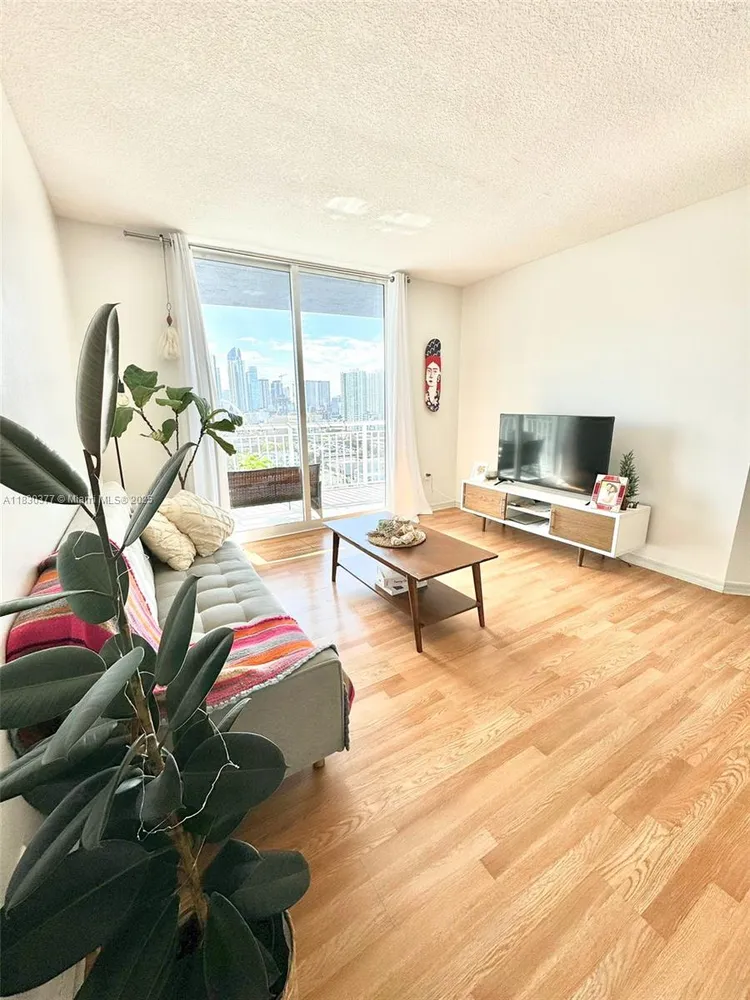 1800 Biscayne Plaza #2004 image #15