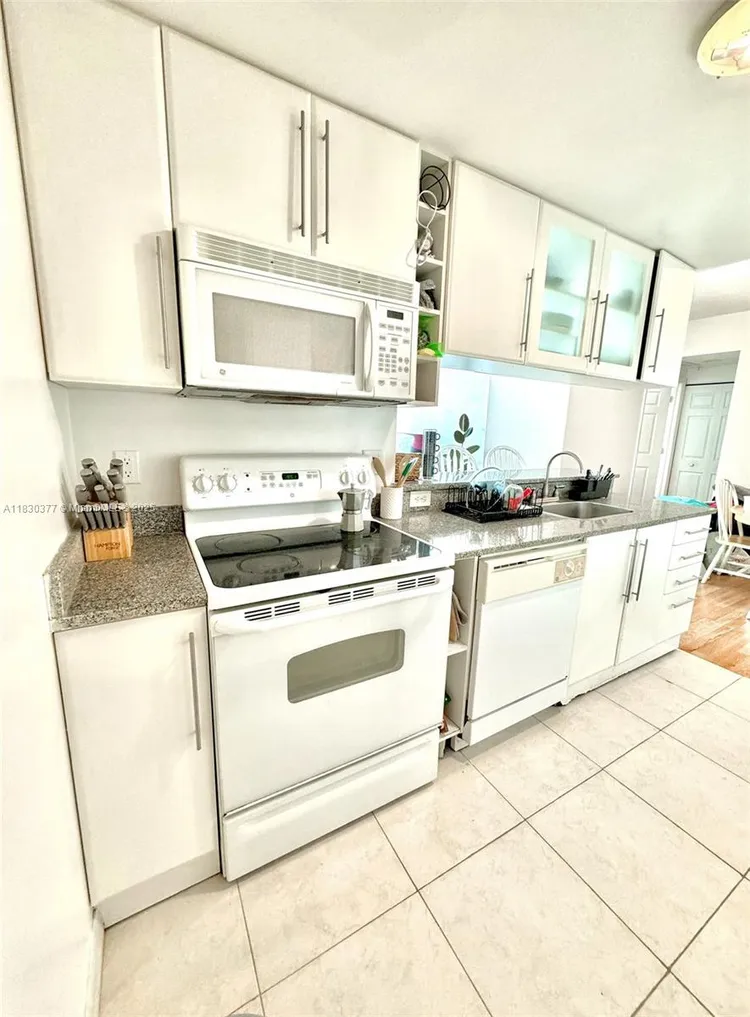 1800 Biscayne Plaza #2004 image #21