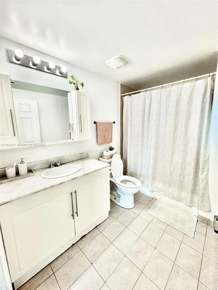 1800 Biscayne Plaza #2004 image #24