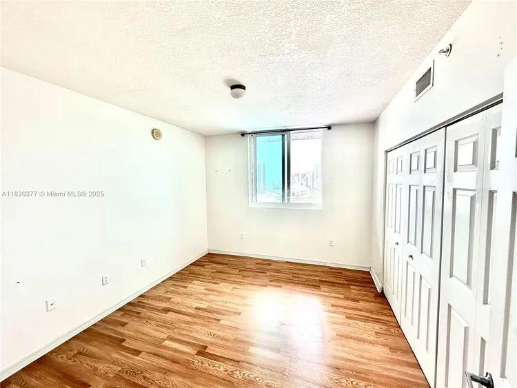 1800 Biscayne Plaza #2004 image #8