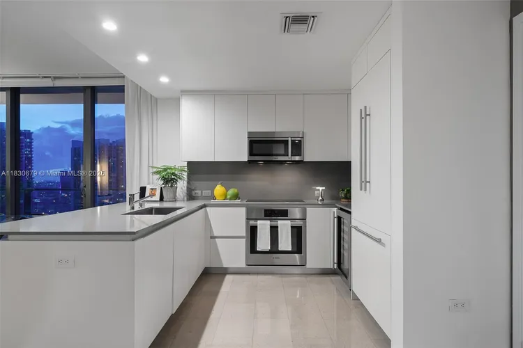 Reach Brickell City Centre #2512 image #55