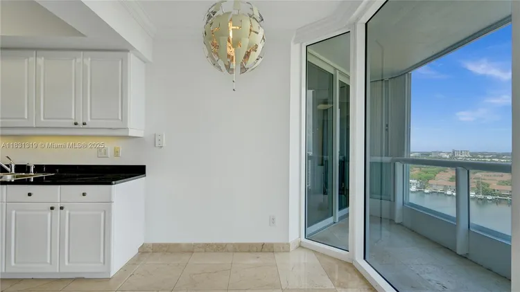 South Tower at the Point #1707 image #12