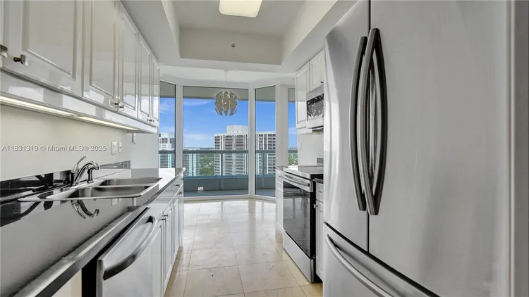 South Tower at the Point #1707 image #15