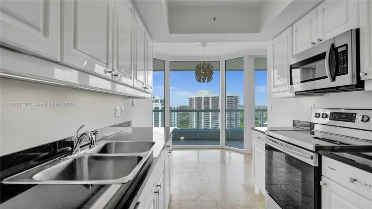 South Tower at the Point #1707 image #16