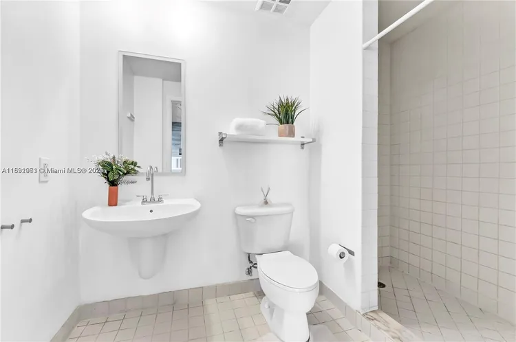 Neo Lofts #803 image #30