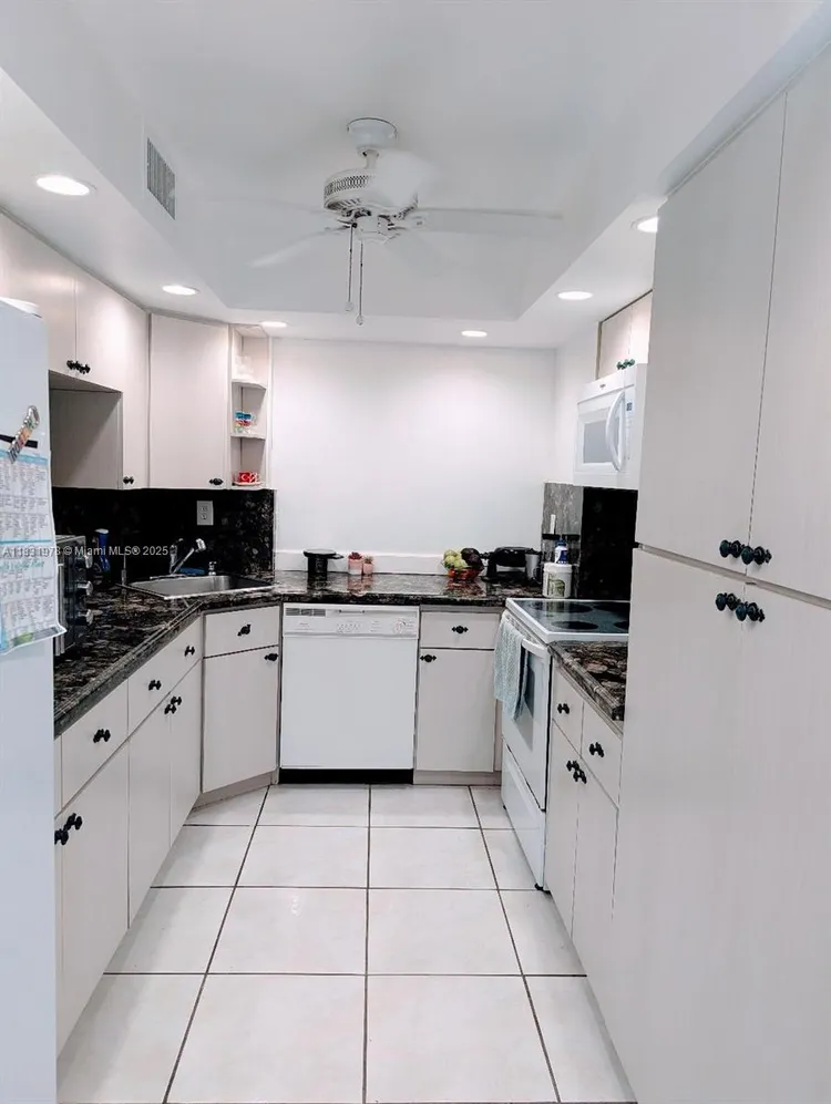 Mirasol Ocean Towers #1505 image #10