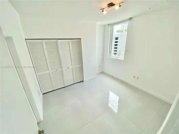 Vizcayne South Tower #1401 image #15