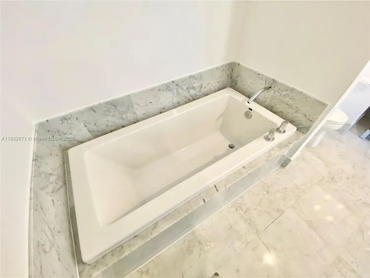 Vizcayne South Tower #1401 image #27